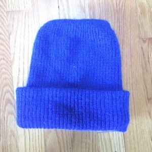 Beanie in cobalt blue new, never worn!!